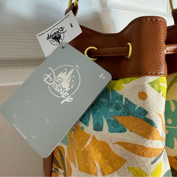 NWT. Disney Store Moana pool beach Bag. Carry all your poolside or beach items - Picture 5 of 13